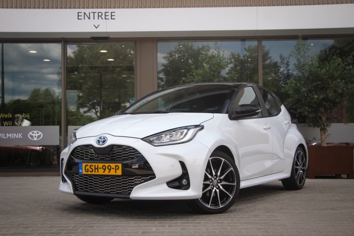 Toyota Yaris - 1.5 Hybride GR Sport | Panodak | Headup - AutoWereld.nl