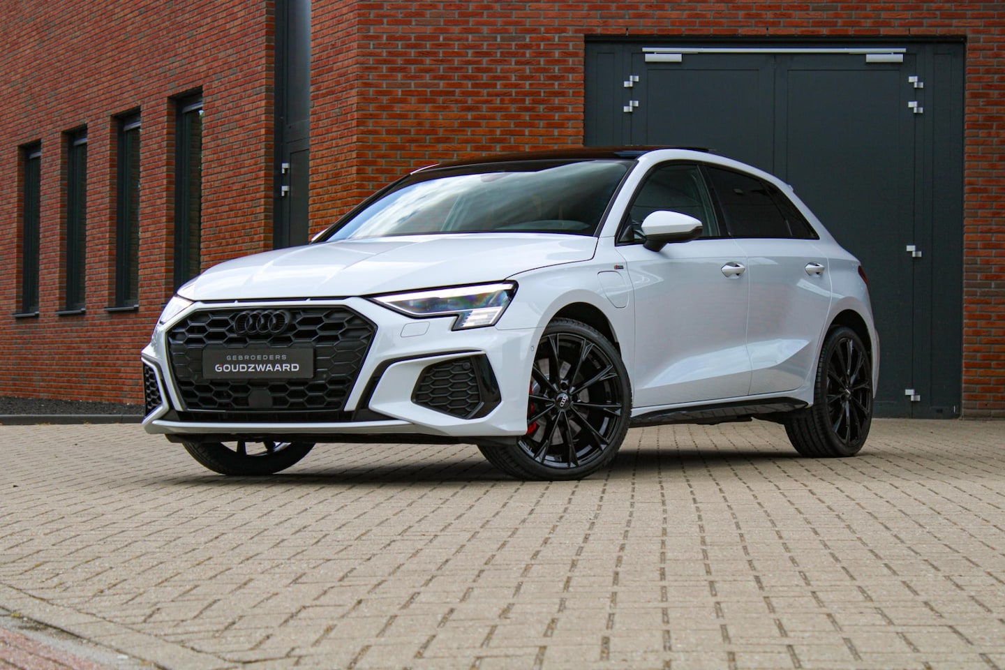 Audi A3 Sportback - 45 TFSI e S edition Competition | Pano | Head-up | Camera | Apple Carplay - AutoWereld.nl