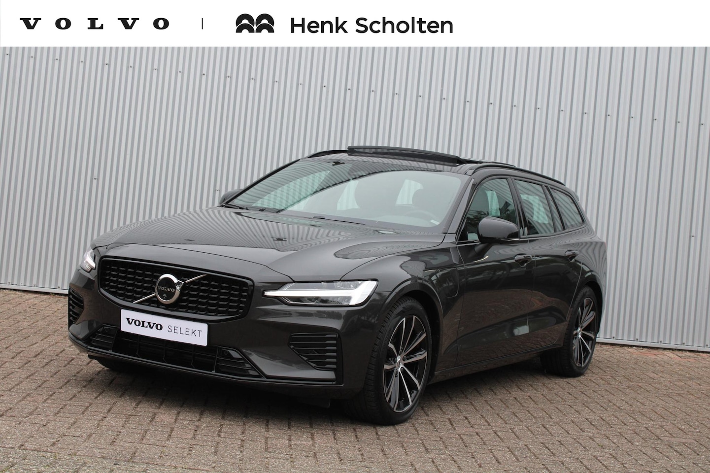 Volvo V60 - T6 Automaat Plug-in hybrid AWD Plus Dark, Panoramadak | 360" Rondomzicht camera | Stoelver - AutoWereld.nl