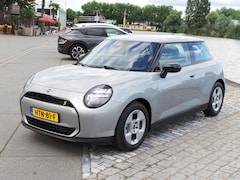 MINI Mini-Electric - Cooper SE Essential 54,2 kWh 218-pk, Clima, Cruise, Nav, etc