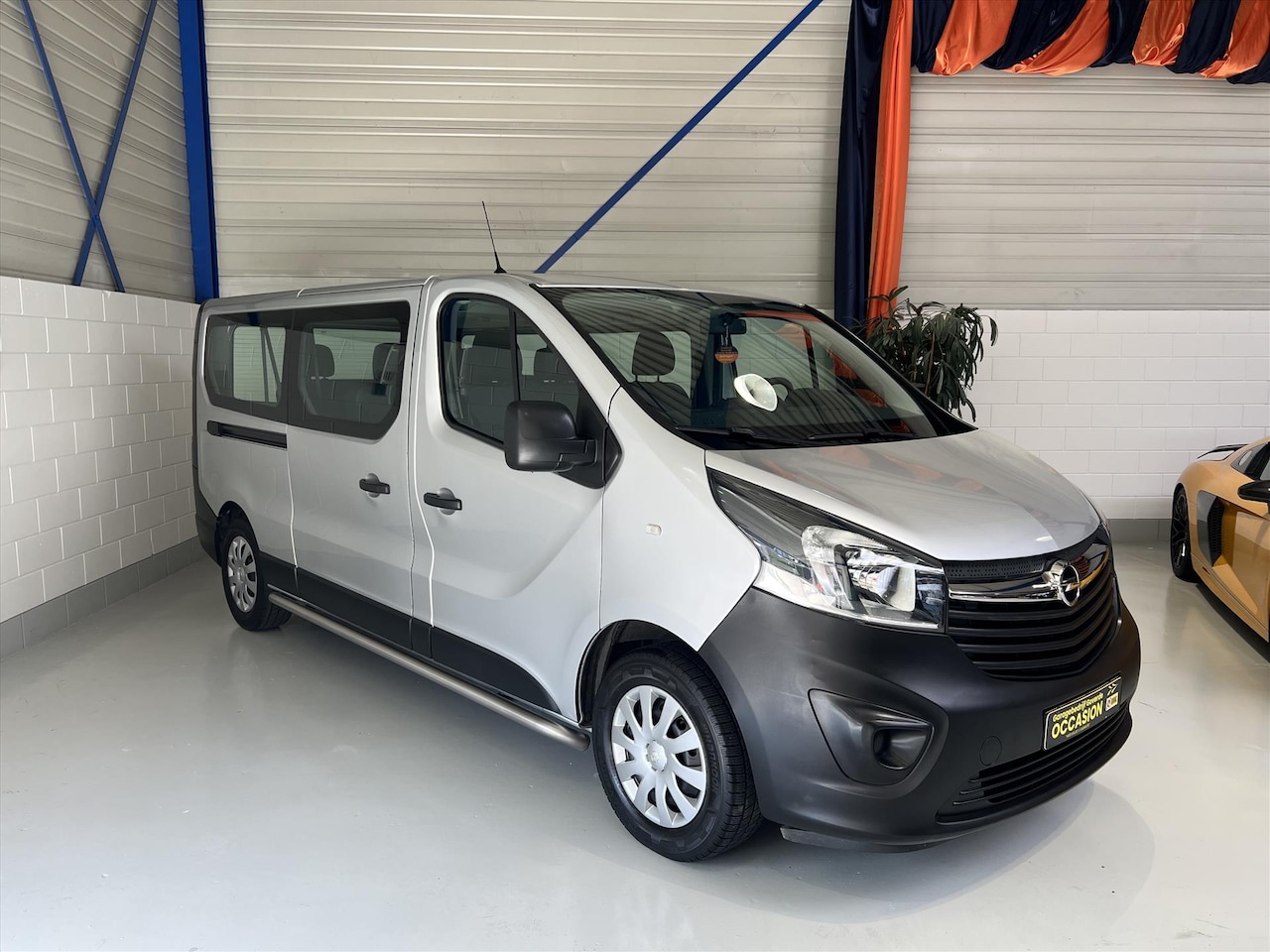 Opel Vivaro Combi - 120pk L2H1 2900 - AutoWereld.nl