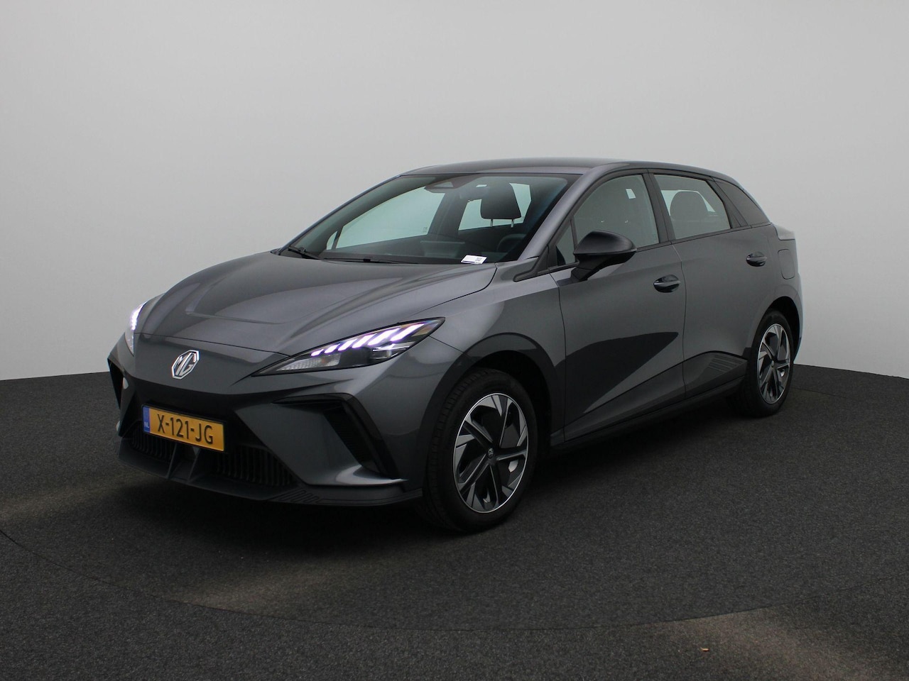 MG MG4 Electric - Standard 51 kWh | Apple CarPay | Adaptive Cruise Control | Led Koplampen | Parkeersensoren - AutoWereld.nl