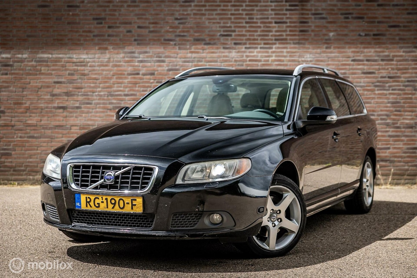 Volvo V70 - 2.0F | Benzine | Leer | Memory | Trekhaak - AutoWereld.nl