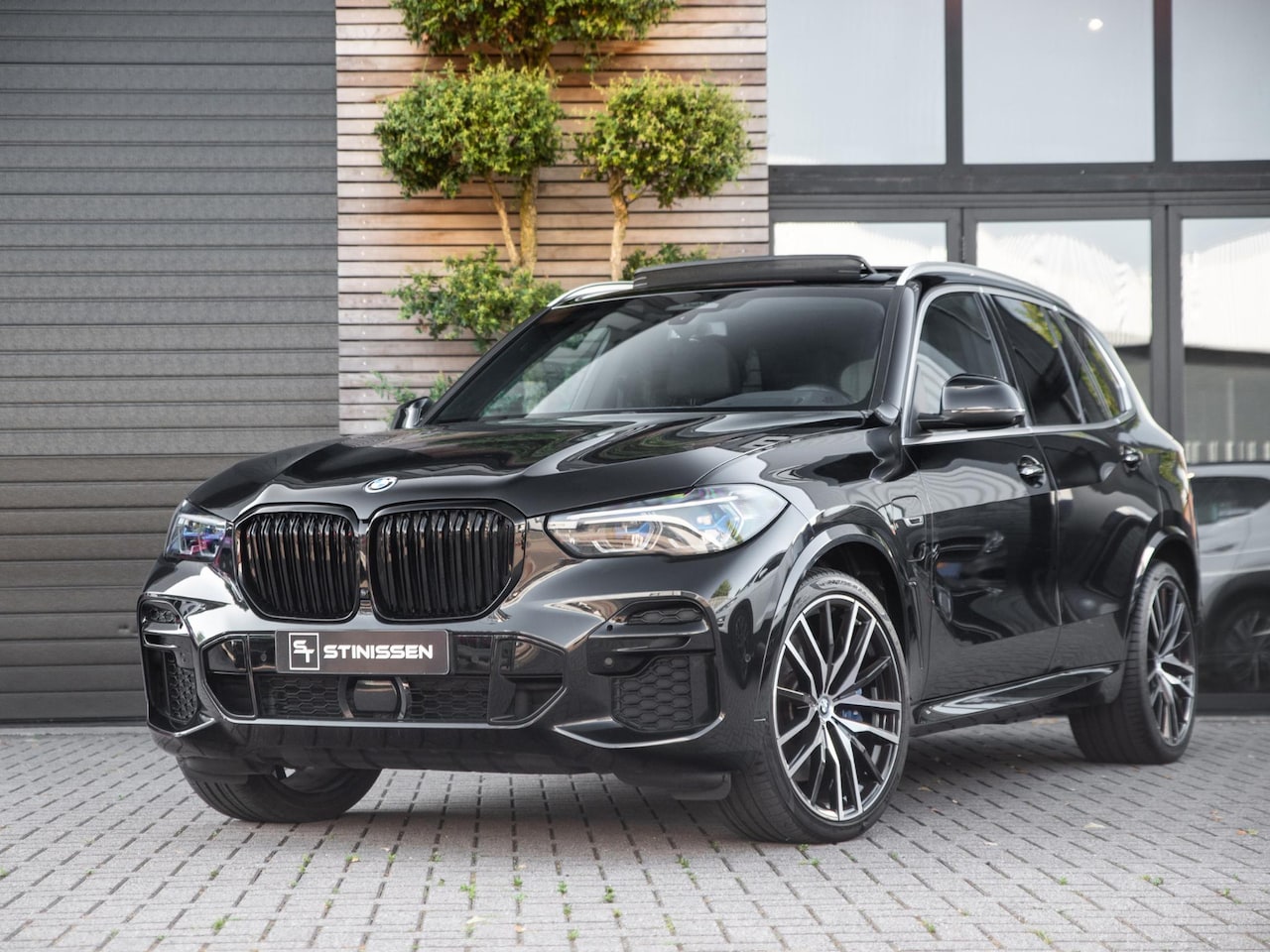 BMW X5 - xDrive45e High Executive M-Pakket Pano Laser Trekhaak - AutoWereld.nl