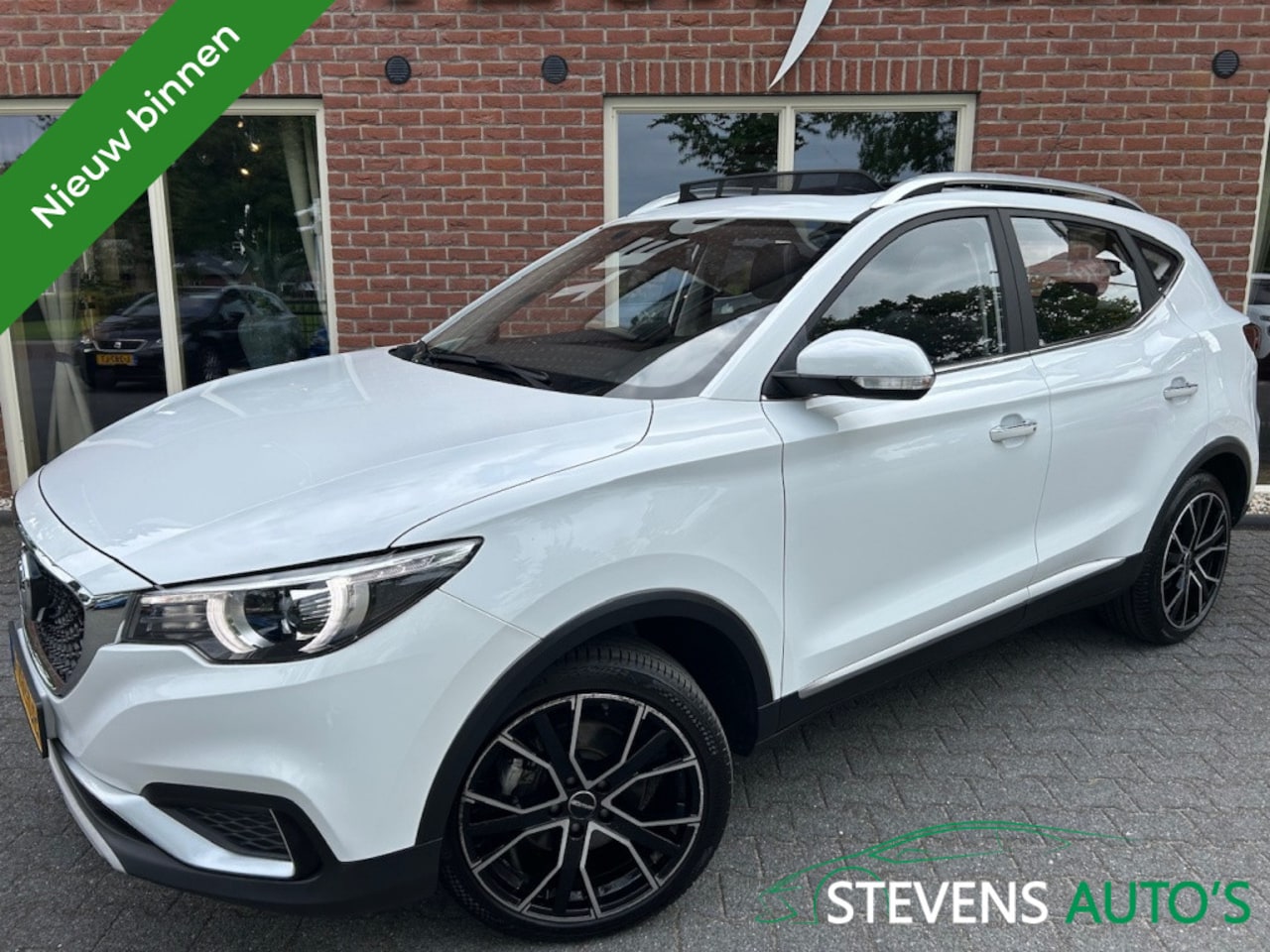 MG ZS - Luxury 45 kWh PANODAK / LEER / STOELVERW. / CAMERA / CARPLAY - AutoWereld.nl
