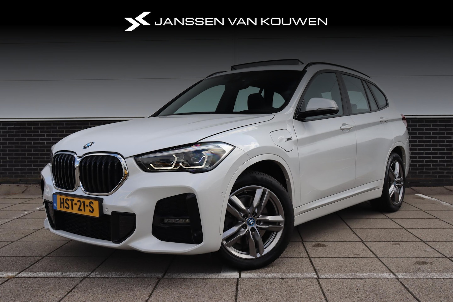 BMW X1 - xDrive25e * M Sport * Panoramadak * Elektrische Stoelen * Comfort Access * - AutoWereld.nl