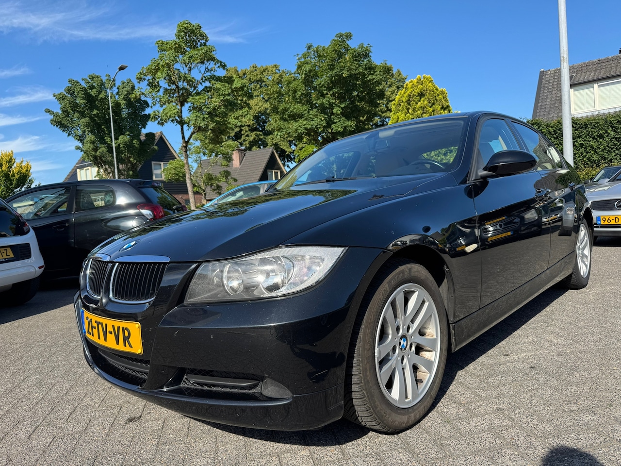 BMW 3-serie - 320i Business Line 320i Business Line 150pk,Apk 24/6/26,Airco,Cruise,Navi,Nap - AutoWereld.nl