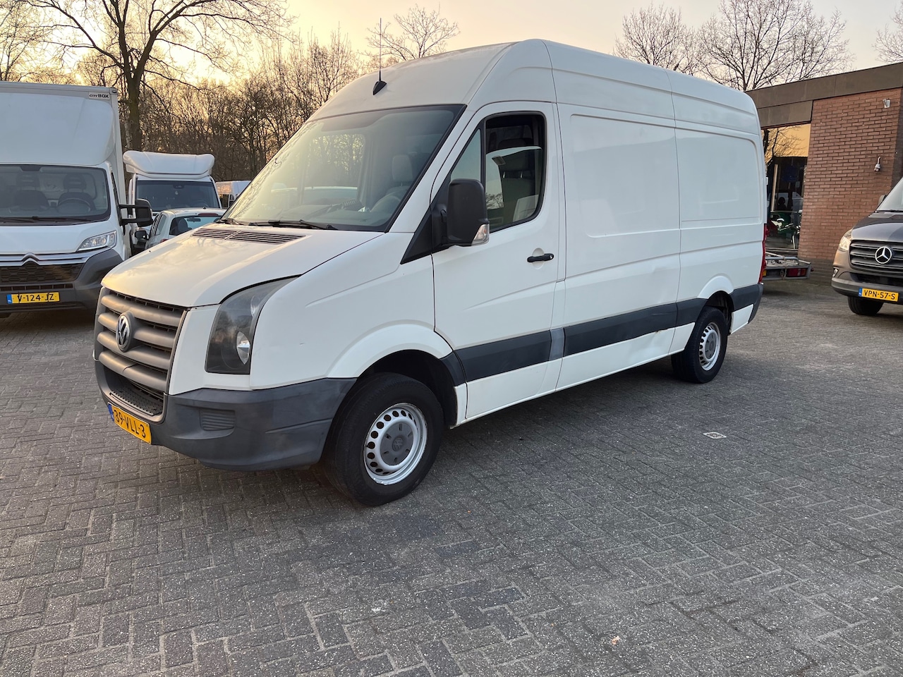Volkswagen Crafter - 35 2.5 TDI L2H1 DC Trendline - AutoWereld.nl
