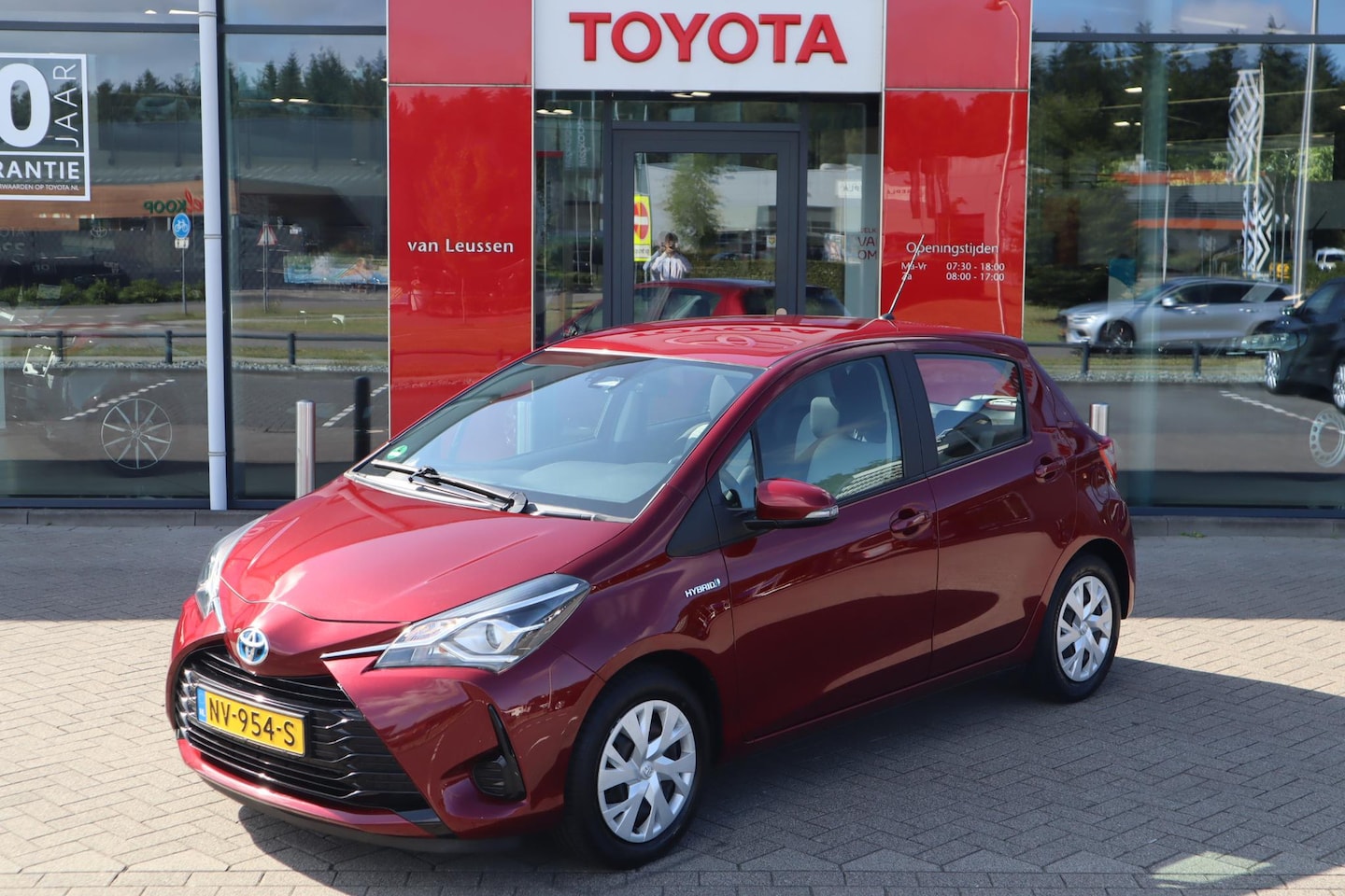 Toyota Yaris - 1.5 HYBRID ASPIRATION CRUISE NAVI BLUETOOTH CLIMA NL-AUTO LAGE-KM STAND! - AutoWereld.nl