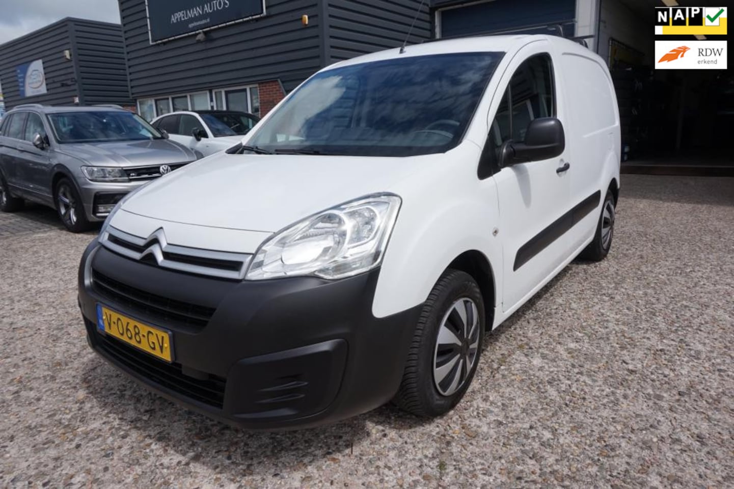 Citroën Berlingo - 1.6 BlueHDI 75 Club 1.6 BlueHDI 75 Club,3 pers,zeeeeer netjes,nw apk,airco,trekh,dakdragers - AutoWereld.nl