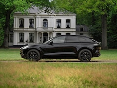 Aston Martin DBX - 550 4.0 V8 | Panoramadak | 360 cam | Premium Audio | Onyx Black | Carbon interior