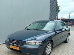 Volvo S60 - 2.4 automaat apk 16 07 2026 weinig kilometers