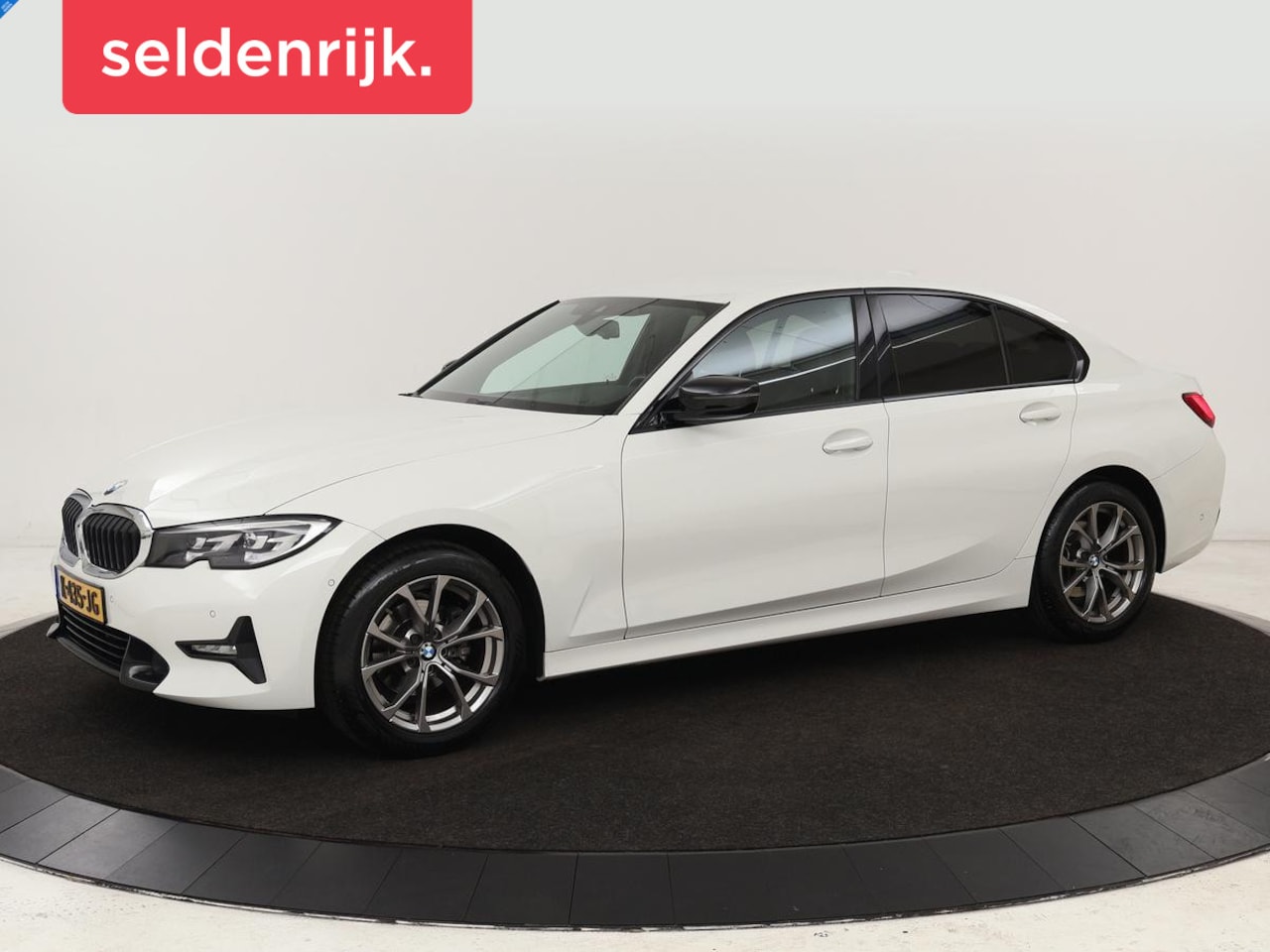 BMW 3-serie - 318i Executive Edition | Sport Line | Stoelverwarming | Camera | Trekhaak | Half leder | F - AutoWereld.nl