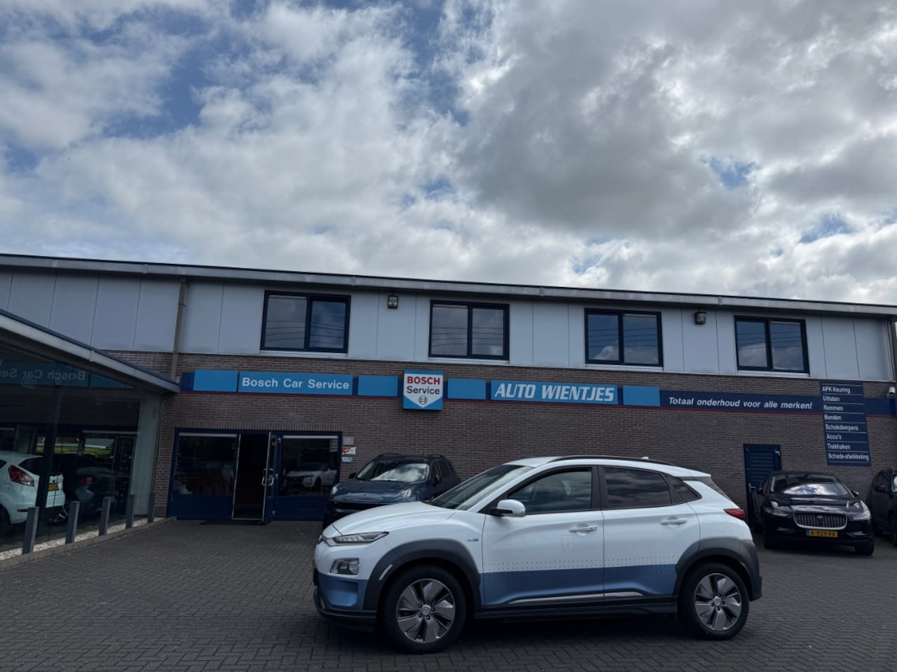 Hyundai Kona Electric - EV Premium 64kWh | Leer | Navi - AutoWereld.nl