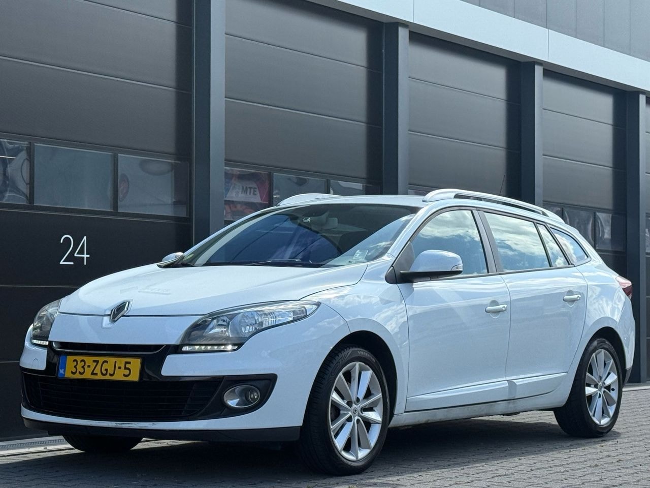 Renault Mégane - 1.5 dCi Navi Clima PDC - AutoWereld.nl