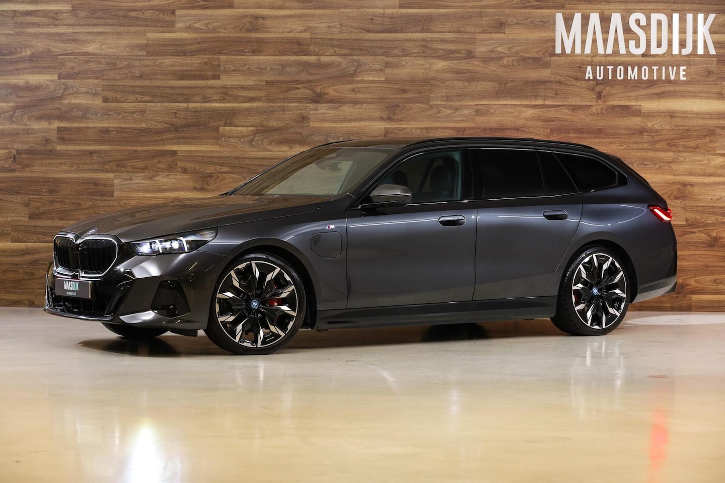 BMW 5-serie Touring - 550e xDrive 550e xDrive - AutoWereld.nl