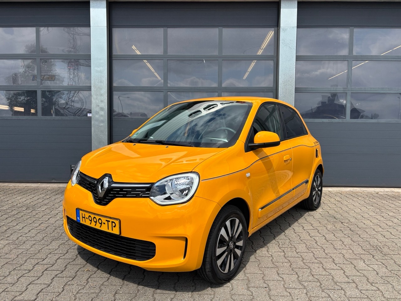 Renault Twingo - 1.0 SCe 75pk Intens by Mango - AutoWereld.nl