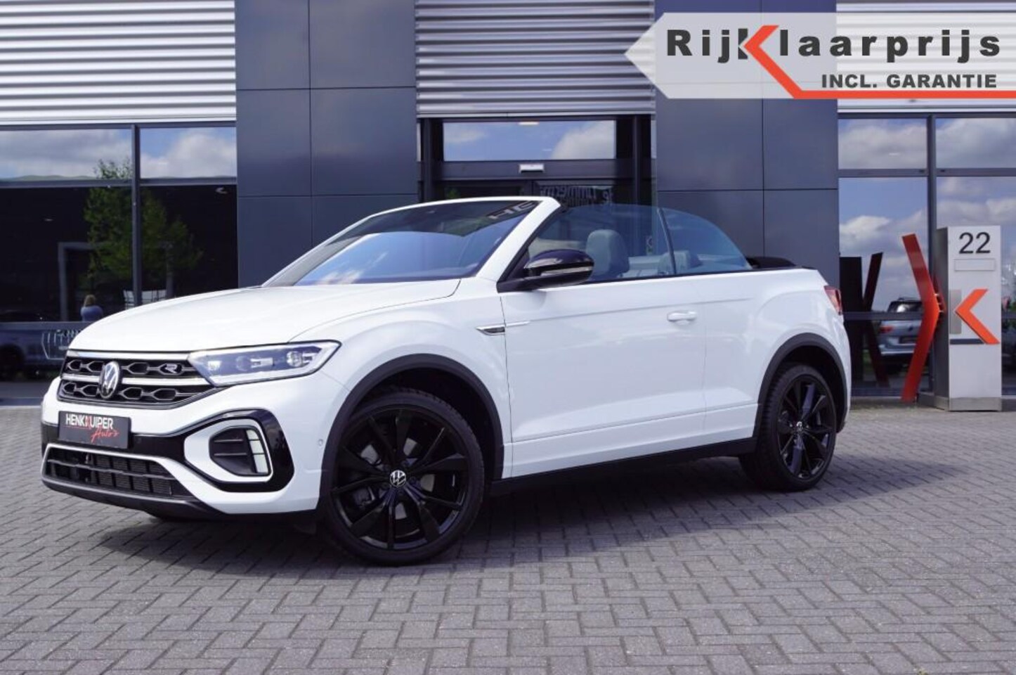 Volkswagen T-Roc Cabrio - 1.5 TSI DSG R-Line/ Black style/Leer/19 Inch LM/Camera/Virtual c - AutoWereld.nl