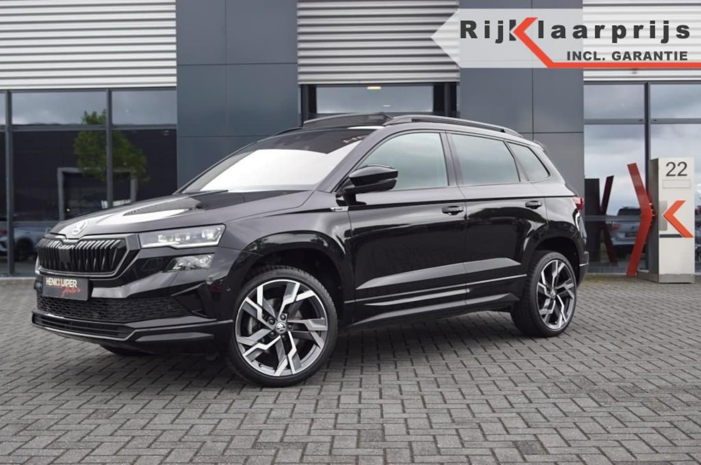 Skoda Karoq - 1.5 TSI DSG Sportline/ Panodak/ Navi/19 LM /Camera/Trekhaak wegk - AutoWereld.nl