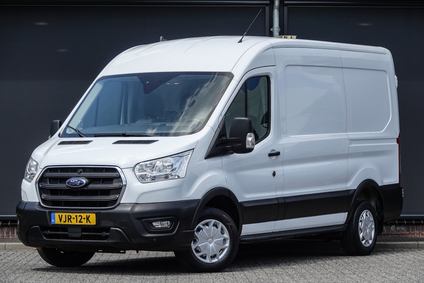 Ford Transit - L2H2 2.0Tdci 130Pk | Trend | Stoel-Bank | Trekhaak - AutoWereld.nl