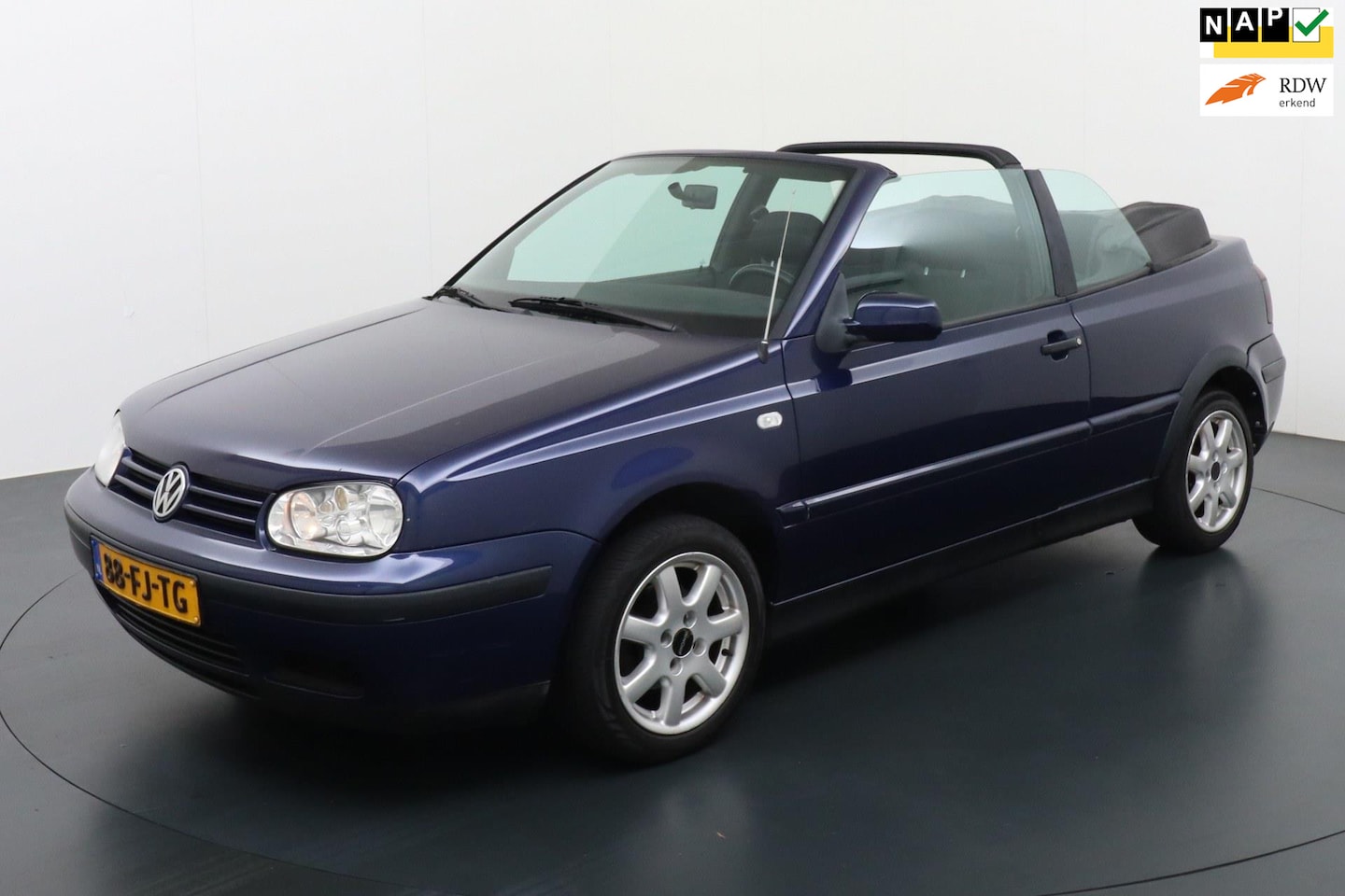 Volkswagen Golf Cabriolet - 1.8 Trendline cabrio nieuwe APK - AutoWereld.nl