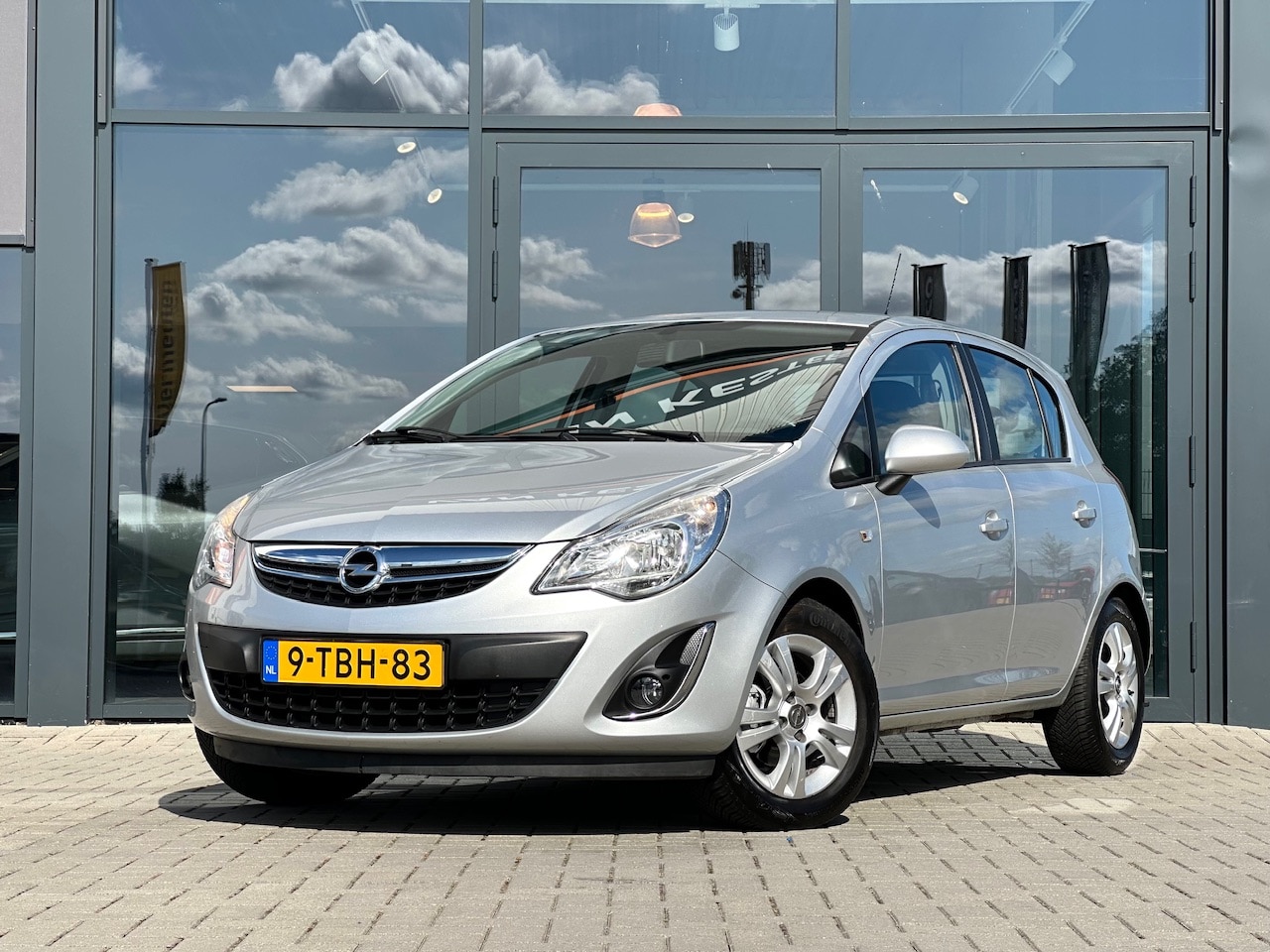 Opel Corsa - 1.2 85pk 5d Berlin | Trekh. | Airco | LMV | NL Auto | - AutoWereld.nl