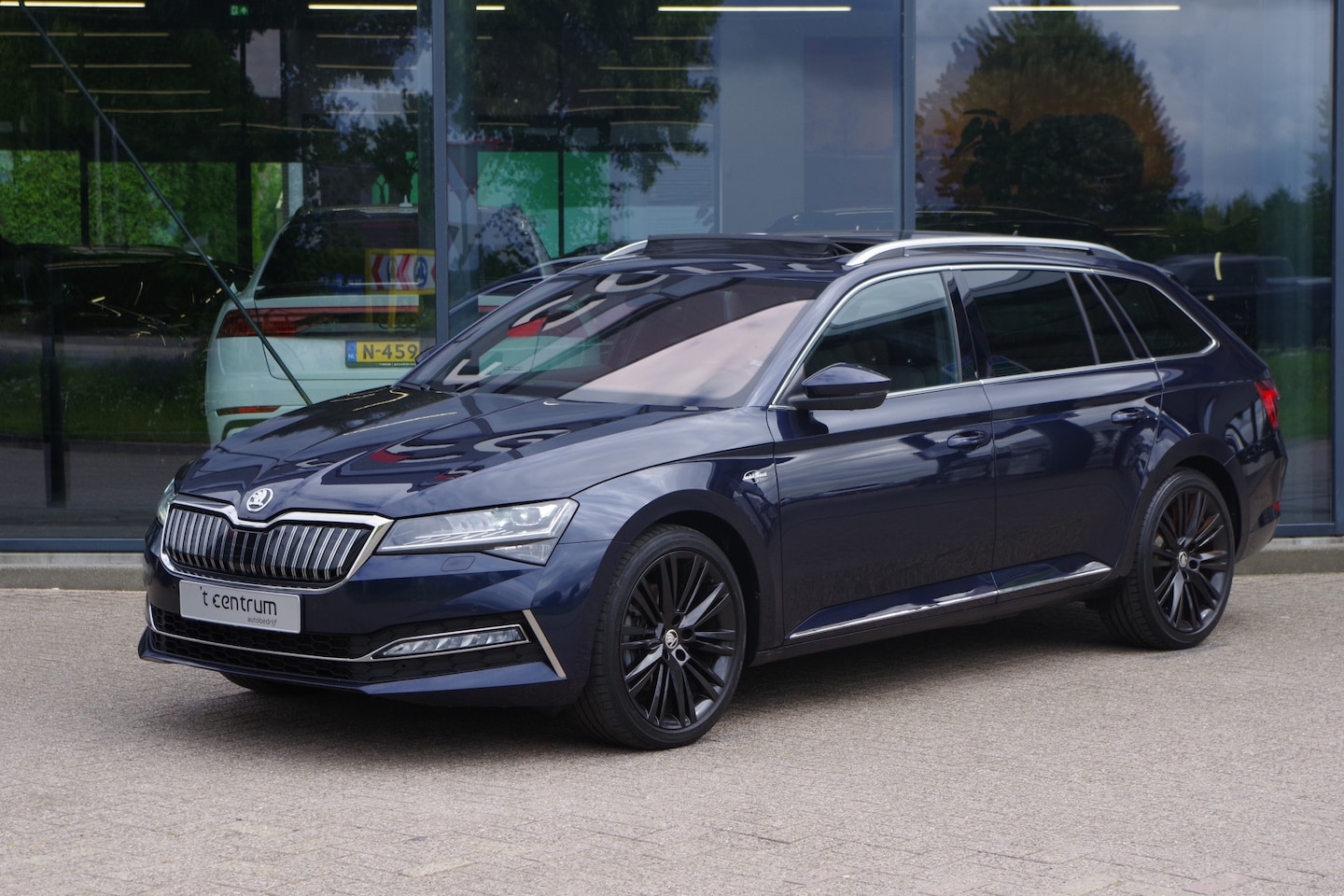 Skoda Superb Combi - 1.4 TSI iV Laurin & Klement 218 PK PHEV, Panoramdak, Trekhaak, Leder, DCC, Stoelkoeling & - AutoWereld.nl