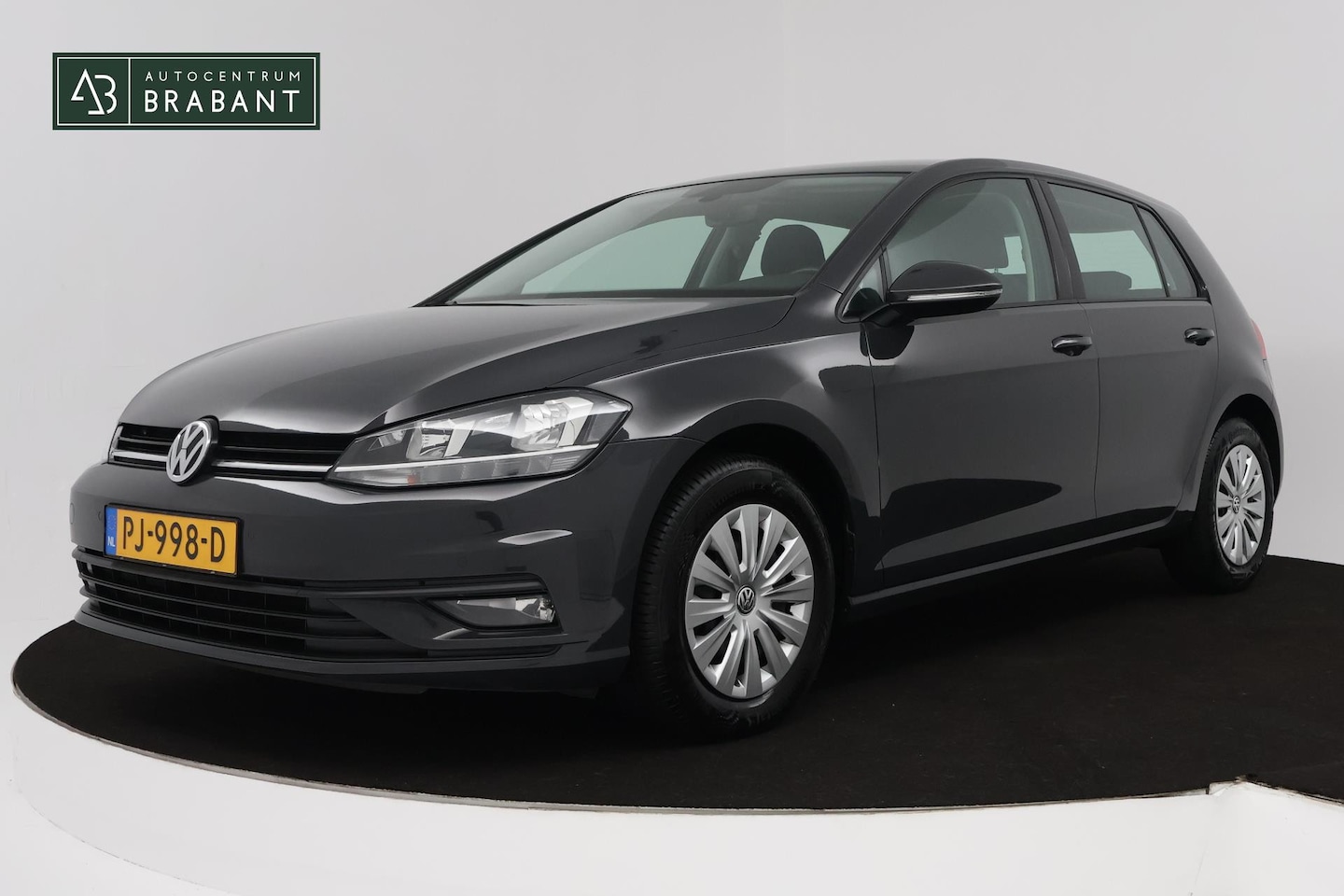 Volkswagen Golf - 1.0 TSI Trendline (PARKEERSENSOREN, CRUISE CONTROL, NAVIGATIE, CARPLAY, NL-AUTO) - AutoWereld.nl