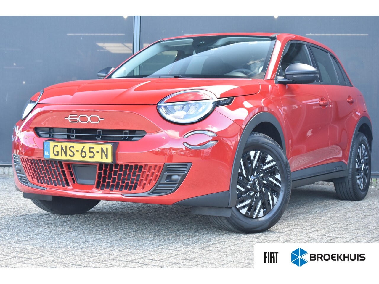 Fiat 600e - 54kWh Urban | Navigatie By App | Parkeersensoren | Cruise Control | Apple Carplay | Androi - AutoWereld.nl