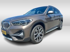 BMW X1 - sDrive20i VDL Nedcar Edition / Trekhaak / Camera / Head-up / Leder / 19'' / Keyless / Navi