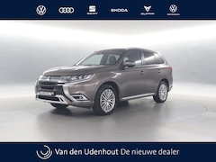 Mitsubishi Outlander - 2.4 PHEV Instyle / Navigatie / Stoel+Stuurverwarming / Panoramadak