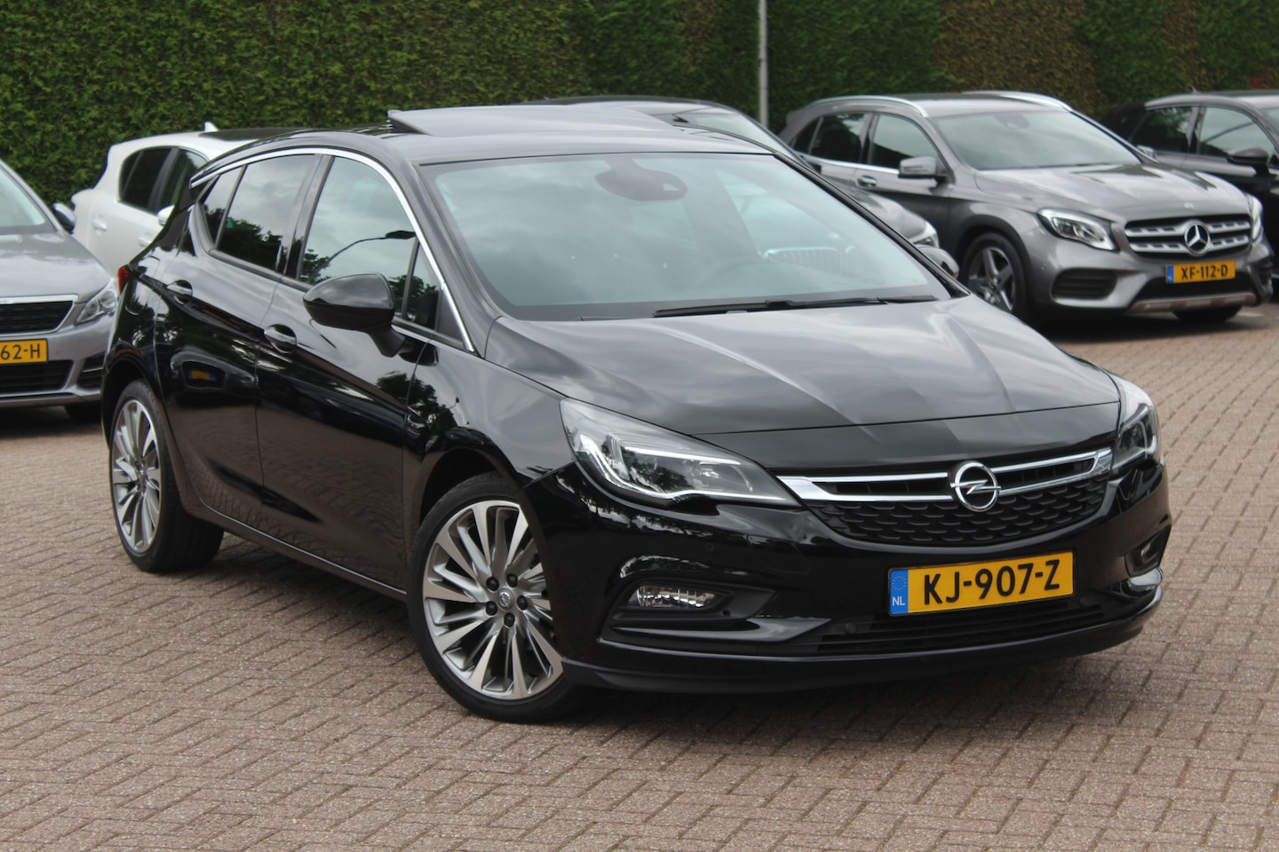 Opel Astra - 1.0 Innovation / Schuifdak / Leder / Navigatie / 17'' / Keyless / Stuurverwarming / Stoelv - AutoWereld.nl