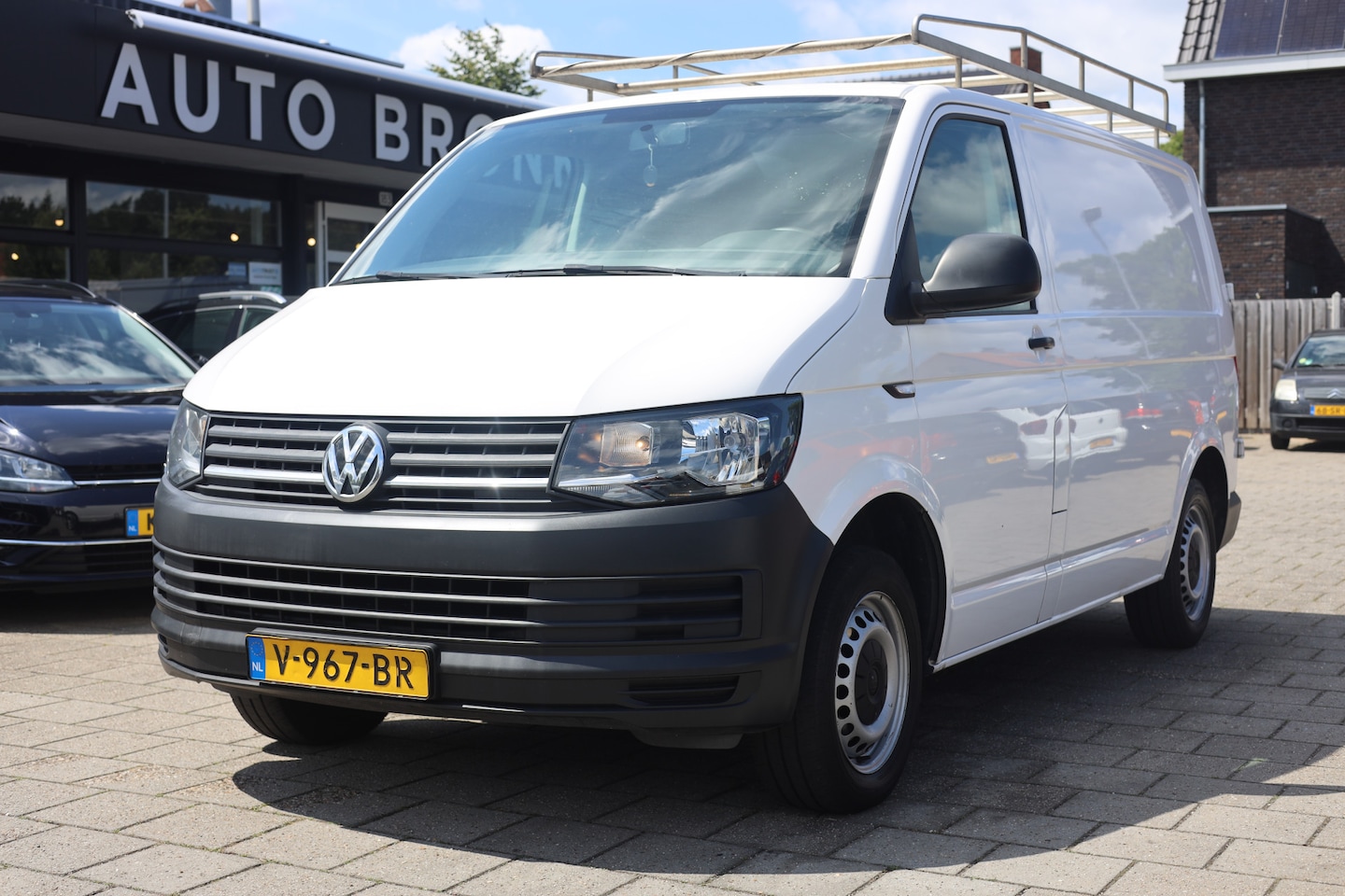 Volkswagen Transporter - 2.0 TDI L1H1 AIRCO | EL PAKKKET | TREKHAAK - AutoWereld.nl