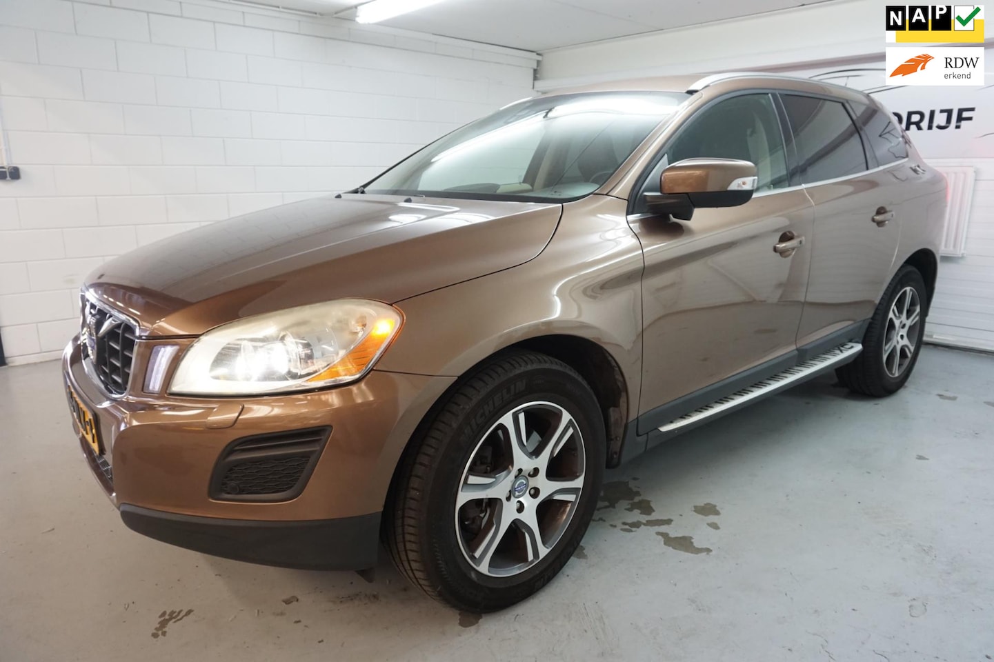 Volvo XC60 - 2.4 D5 AWD Summum /LEDER / NAP /NAVI / €7650 EXPORT PRIJS - AutoWereld.nl