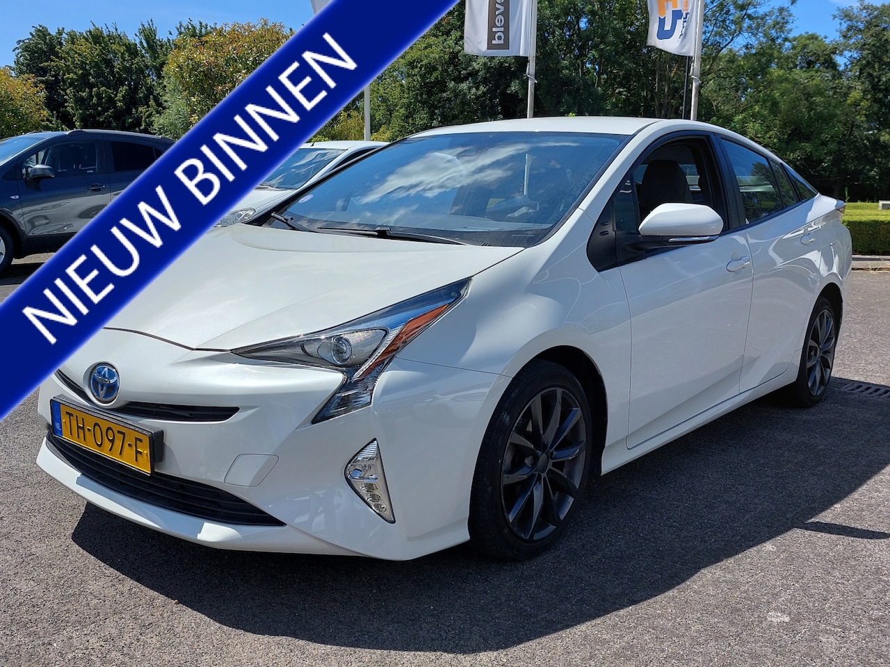 Toyota Prius - 1.8 Hybrid Black Edition | 1ste Eigenaar | Navi | Clima | Adap.Cruise | Lederen Bekleding - AutoWereld.nl