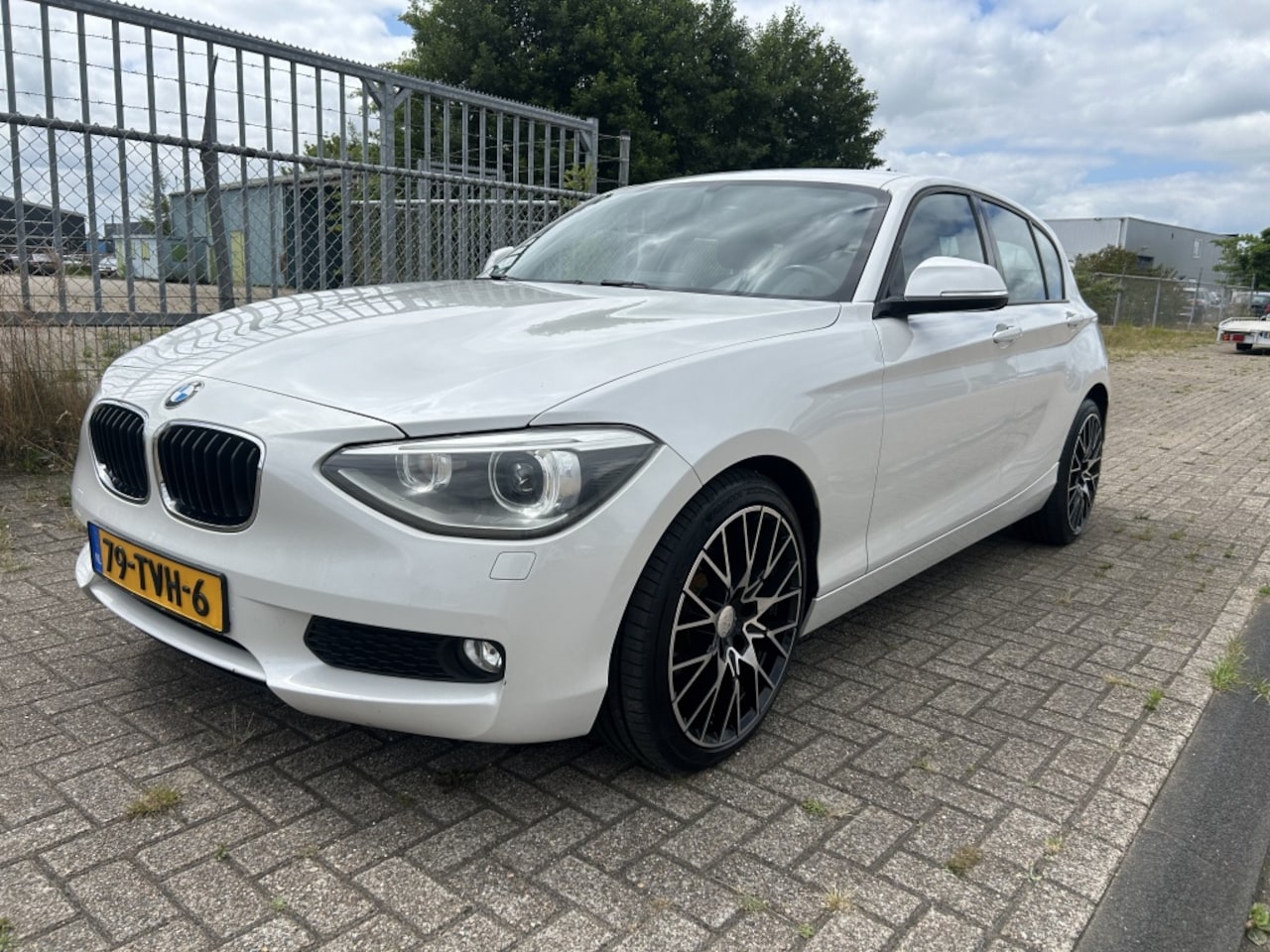 BMW 1-serie - 116i Business / Xenon / Automaat / Navi - AutoWereld.nl