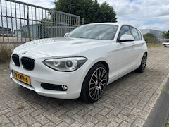BMW 1-serie - 116i Business / Xenon / Automaat / Navi