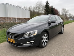 Volvo V60 - 2.4 D6 AWD Plug-In Hybrid Summum / AUTOMAAT / SCHUIFDAK / LEER / NAVI