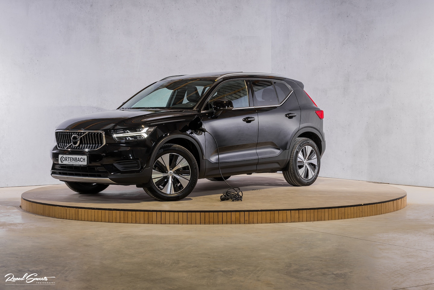 Volvo XC40 - 1.5 T4 Recharge Momentum | Zwenkbare Trekhaak | Panorama dak | Memory | Apple carplay | Le - AutoWereld.nl