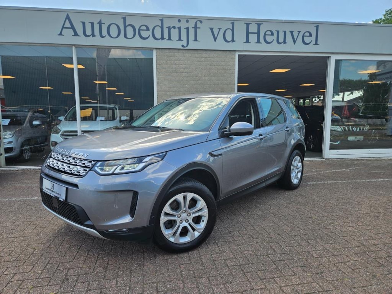 Land Rover Discovery Sport - P300e 1.5 R-Dynamic *dealer onderhoud*Head-up*Stoelverw.*Trekhaak*360 camera* Rijklaar - AutoWereld.nl