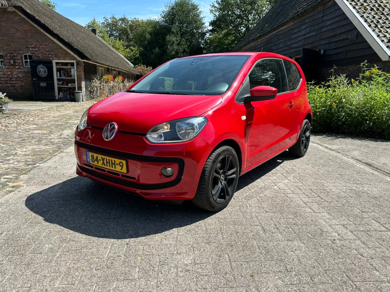 Volkswagen Up! - 1.0 high up 75 pk! Airco,lm velgen.Nette auto ! Met boekjes !! - AutoWereld.nl