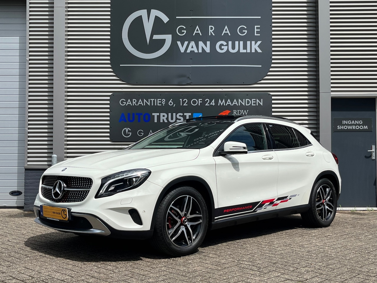 Mercedes-Benz GLA-Klasse - 180 122PK Airco,Navi,Panodak,Camera,PdcV+A,Stoelverw.,Lmv,Usb,Stuurb.,Leder/Stof,Xenon,Led - AutoWereld.nl