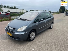 Citroën Xsara Picasso - 1.6i-16V CaractereAIRCOELECKTRISH RAAM&SPIEGELRIJDT GOEDSCHALEKT GOEDRONDOM KLEINE DEUKJES