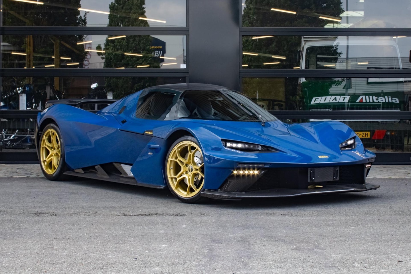 KTM X-Bow - GT-XR #047 /100 Limited Edition I Spielberg Blue colored carbon - AutoWereld.nl