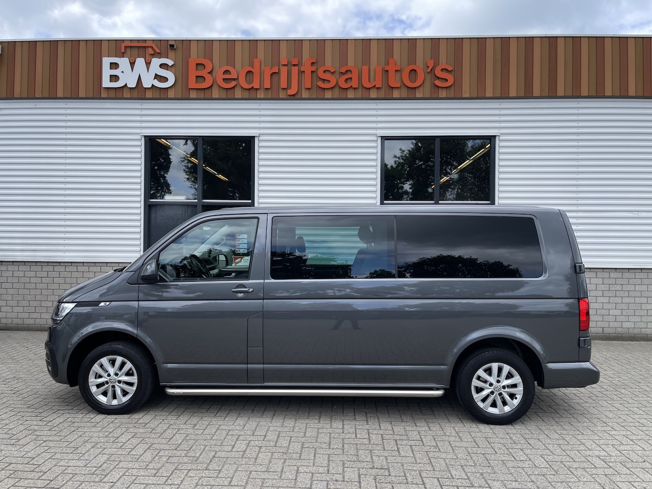Volkswagen Transporter - 2.0 TDI L2H1 30 DC 5 persoons / vaste prijs rijklaar € 27.950 ex btw / lease vanaf € 456 / - AutoWereld.nl