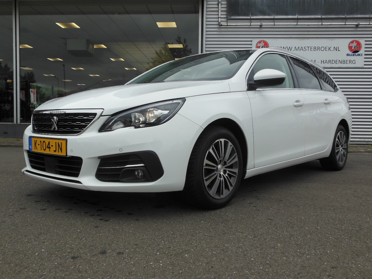 Peugeot 308 SW - 1.2 PureTech Blue Lease Allure Staat in Hoogeveen - AutoWereld.nl