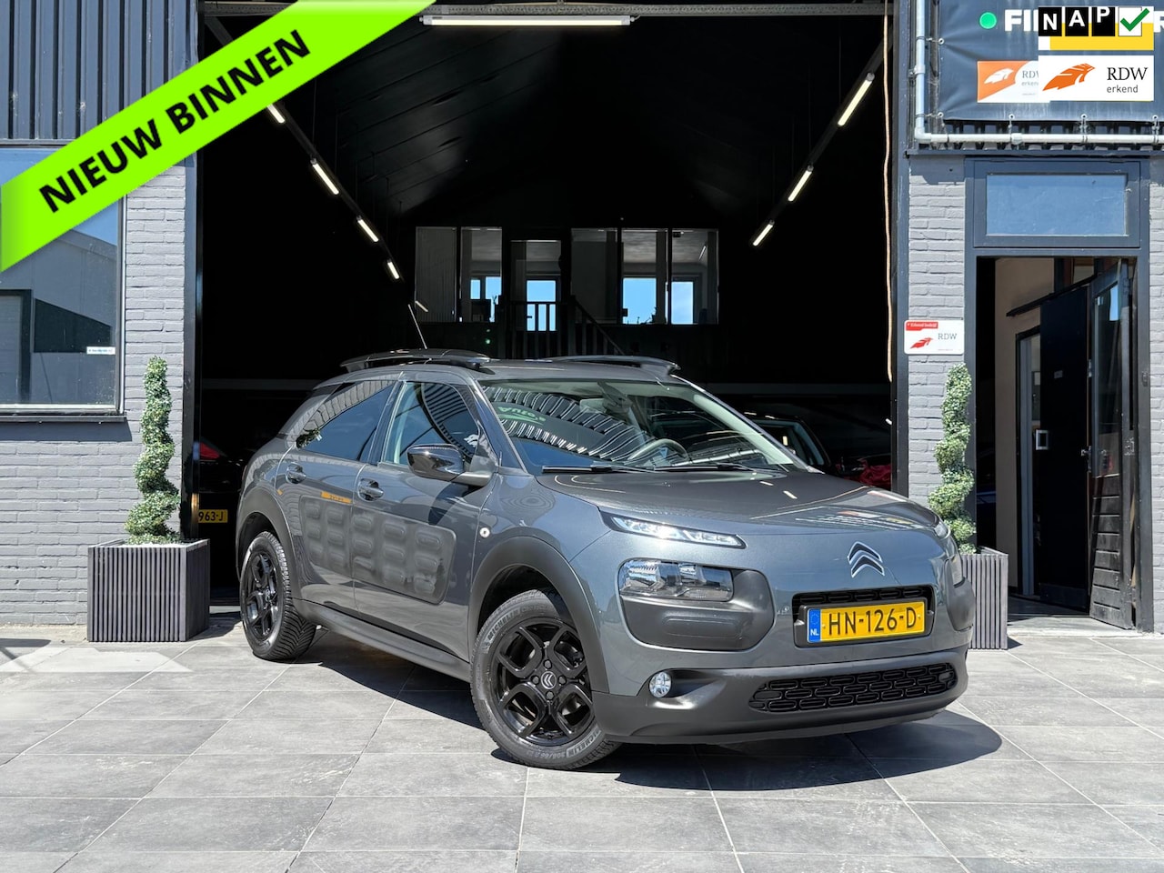 Citroën C4 Cactus - 1.2 PureTech Shine|Airco|Trekhaak|Camera - AutoWereld.nl