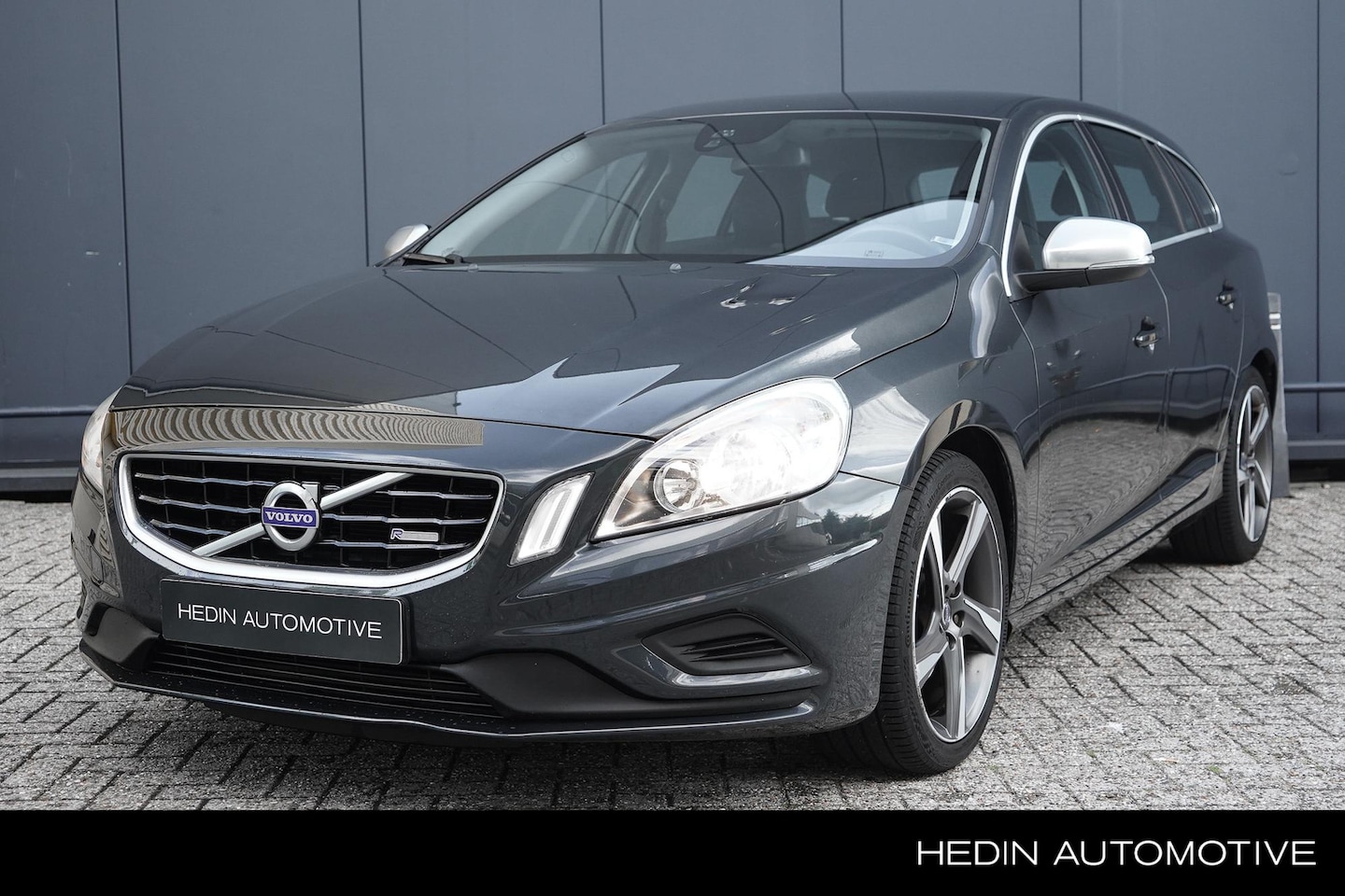Volvo V60 - 1.6 T3 R-Design | Navigatie | Park assist achter | Premium Sound - AutoWereld.nl