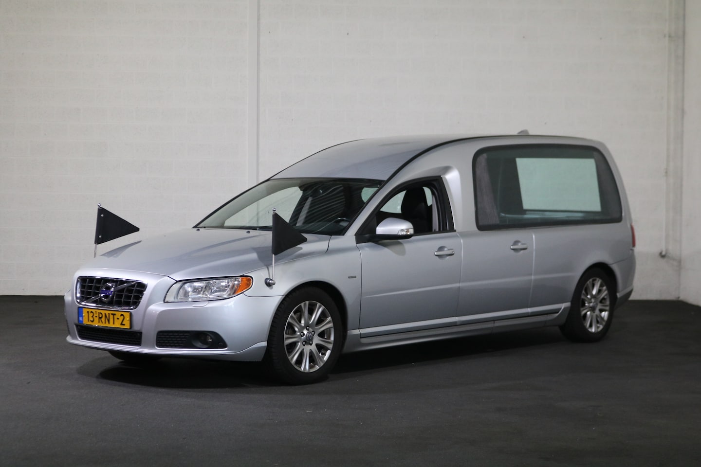 Volvo V70 - 2.4D Nilsson Begrafenisauto - AutoWereld.nl