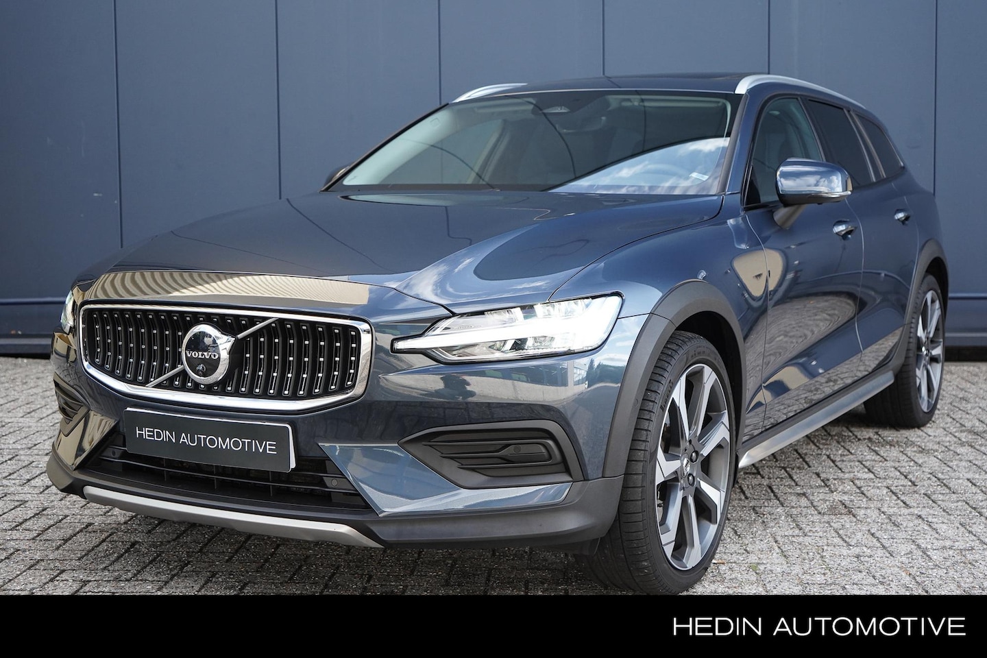 Volvo V60 Cross Country - 2.0 B5 AWD Plus | Harman/Kardon | 360 Camera | Trekhaak | Panoramadak - AutoWereld.nl